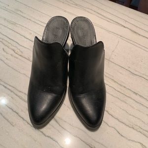 Backless black chunky heels